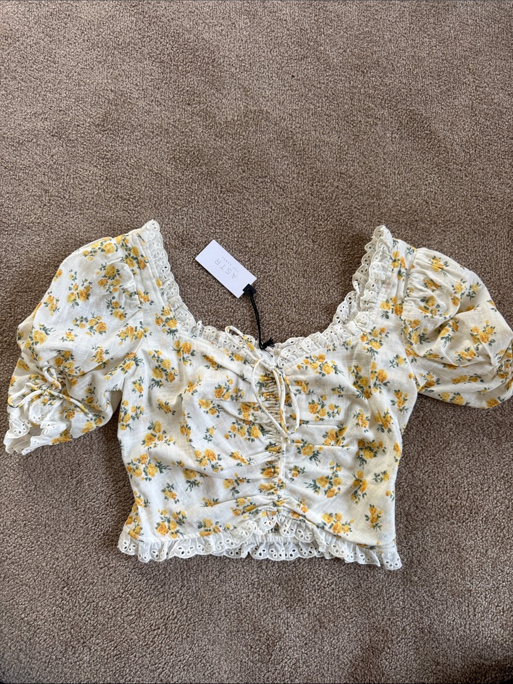 ASTR NWT- Floral Lace-Trim Puff Sleeve Crop Top - White with Yellow Floral